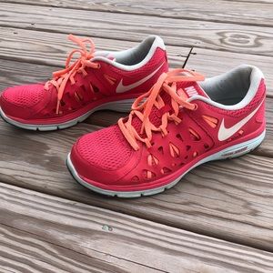 Women’s Nike dual fusion 2 size 8